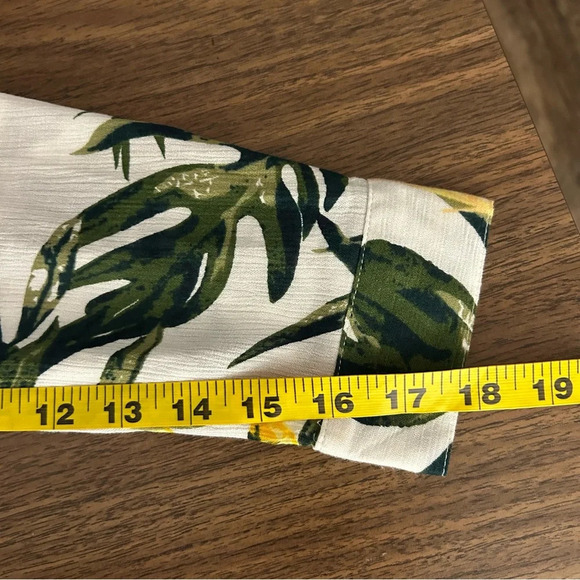 ❤️ Charlie Paige Floral top M - Picture 11 of 13